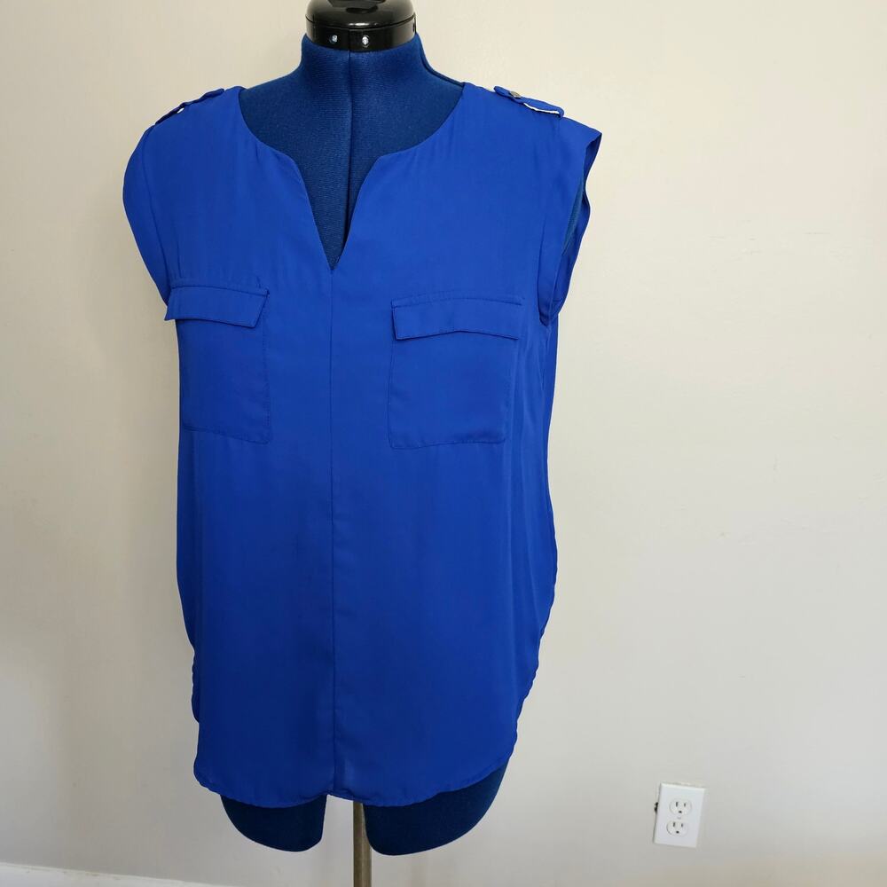 Apt 9 Blue sleeveless V Neck top Size L